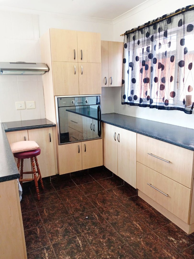 To Let 3 Bedroom Property for Rent in Overbaakens Eastern Cape